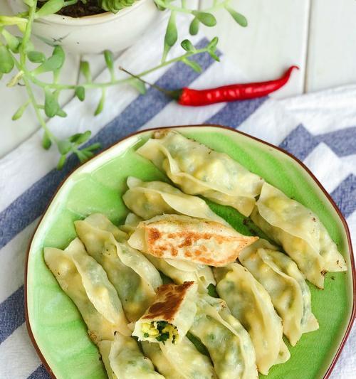 羊肉韭菜锅贴怎么做？有哪些步骤和技巧？