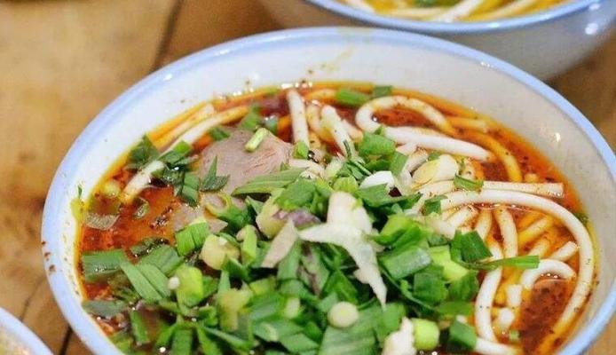 羊肉粉汤的做法是什么？如何在家轻松制作？