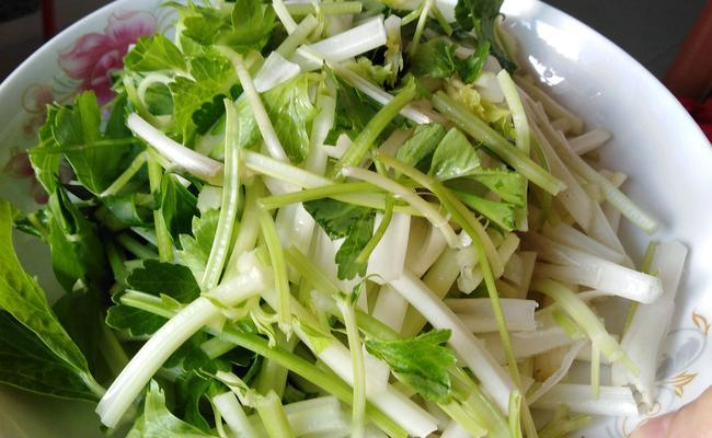 羊肉炒芹菜怎么做才好吃？步骤和技巧是什么？