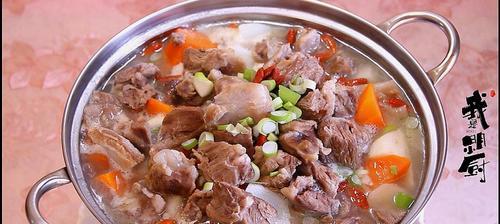 羊排炖酸菜怎么做？有哪些步骤和技巧？