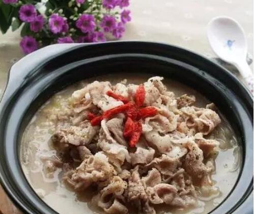 羊排炖酸菜怎么做？有哪些步骤和技巧？