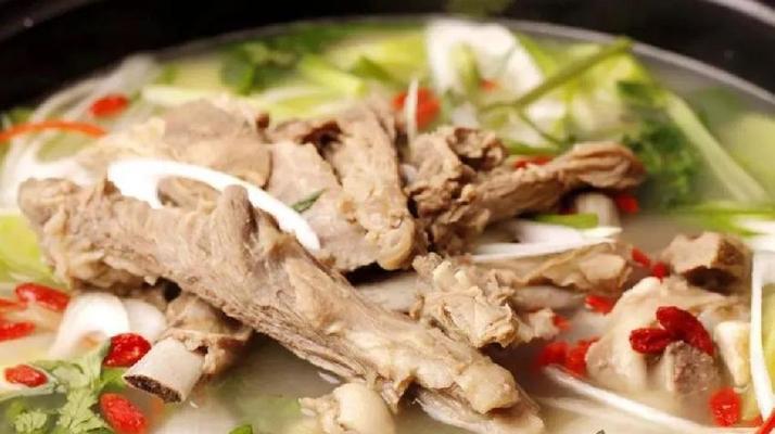 羊排炖酸菜怎么做？有哪些步骤和技巧？