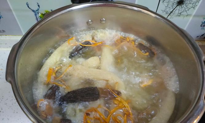 羊肚菌排骨汤怎么做？有哪些步骤和技巧？