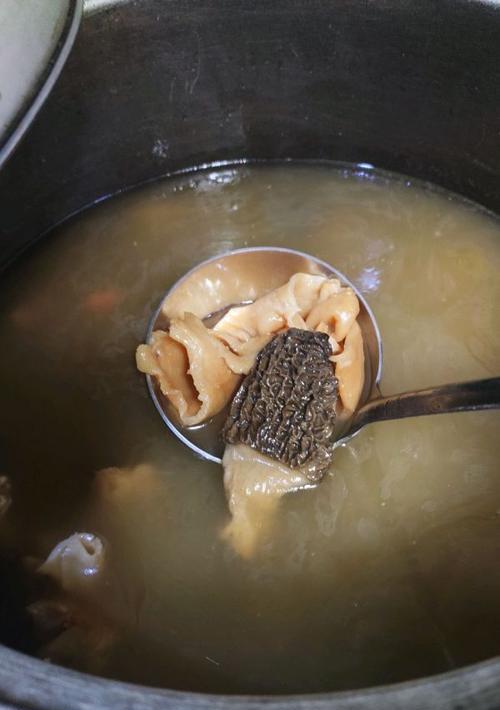 羊肚菌炖鸭汤的做法是什么？如何炖出美味的羊肚菌炖鸭汤？