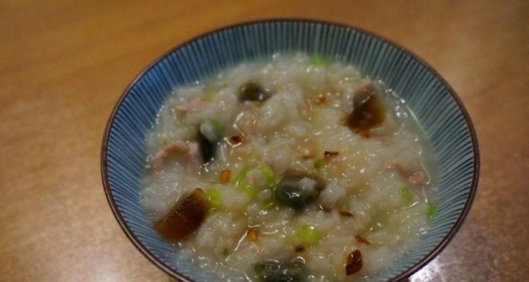 猪肉皮蛋瘦肉粥怎么做？央视推荐的食谱有哪些特点？