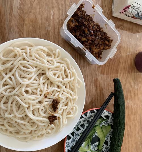 燕麦青椒酱拌面怎么做？有哪些步骤和技巧？