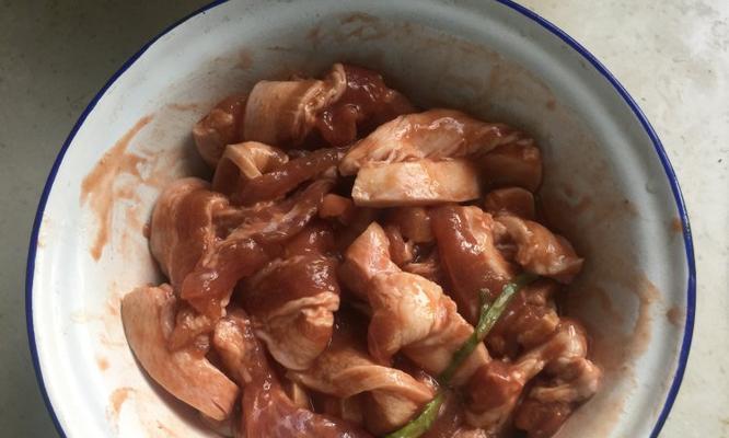 盐蒸五花肉怎么做？步骤和技巧有哪些？