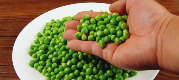 盐水煮豌豆的做法是什么？如何煮出美味的豌豆？