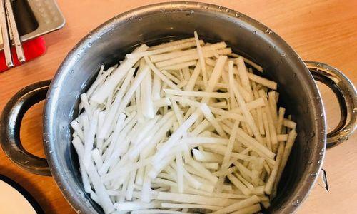 盐水小菜怎么做？有哪些简单步骤和技巧？