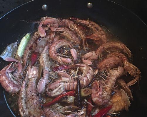 盐水活皮虾怎么做？步骤和技巧有哪些？