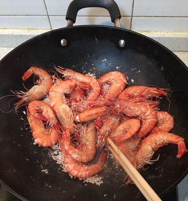盐烤鲜虾的做法是什么？如何在家轻松制作美味盐烤虾？