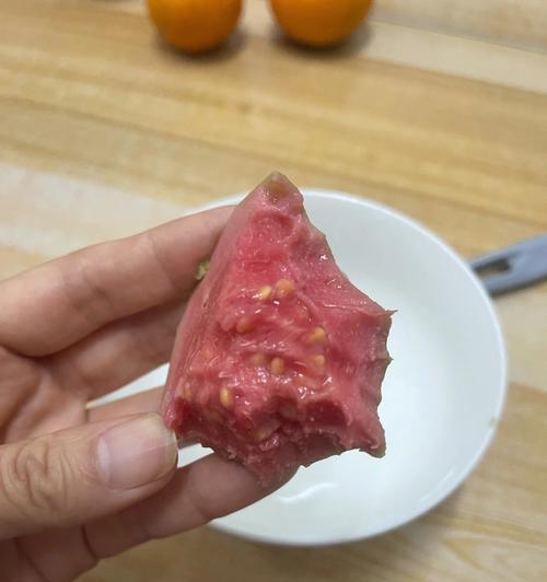盐拌红心番石榴怎么做？步骤和技巧是什么？