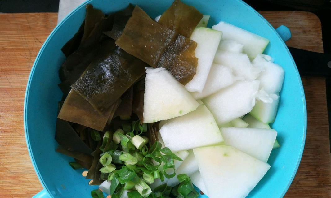 炎炎夏日如何制作冬瓜紫菜解暑汤？步骤是什么？