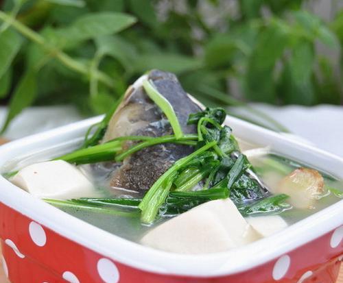 芫茜鱼头豆腐汤怎么做？步骤和技巧有哪些？