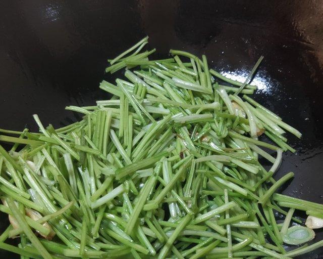 芫爆里脊丝怎么做？步骤和技巧有哪些？