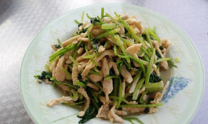 芫爆鸡丝的做法是什么？如何在家轻松制作？