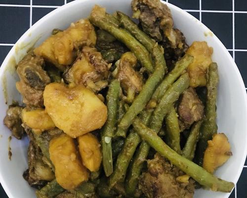 腌猪肉土豆烩豆角怎么做？步骤和技巧有哪些？