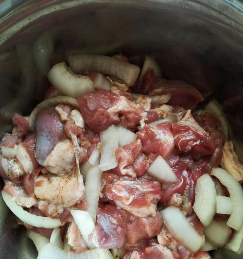 腌制烧烤羊肉串的做法是什么？如何确保羊肉串鲜嫩多汁？