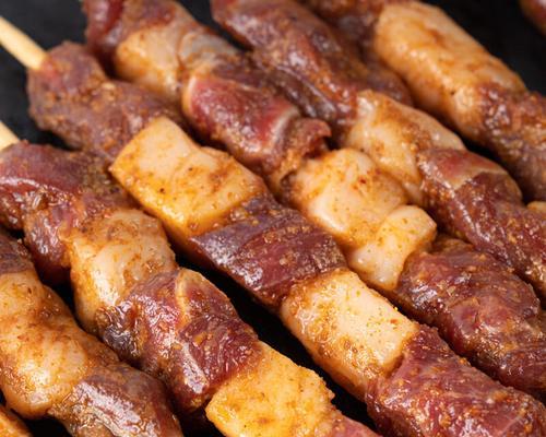 腌制烧烤羊肉串的做法是什么？如何确保羊肉串鲜嫩多汁？