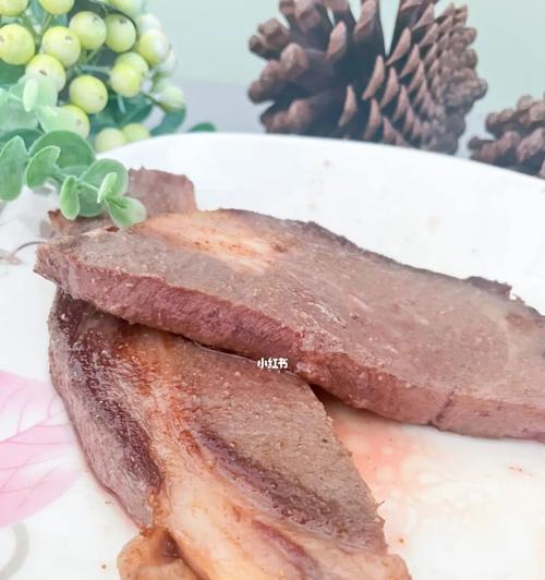 香嫩小牛扒的做法是什么？如何确保牛扒的口感和嫩度？
