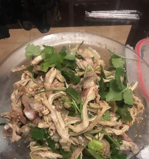 香嫩手撕鸡的做法是什么？如何在家轻松制作？