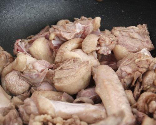 香焖老鸭子的做法是什么？如何确保肉质鲜嫩入味？