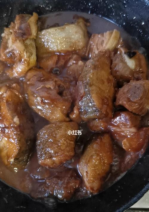 香焖海鲈鱼的做法是什么？如何确保鱼肉鲜嫩不散？