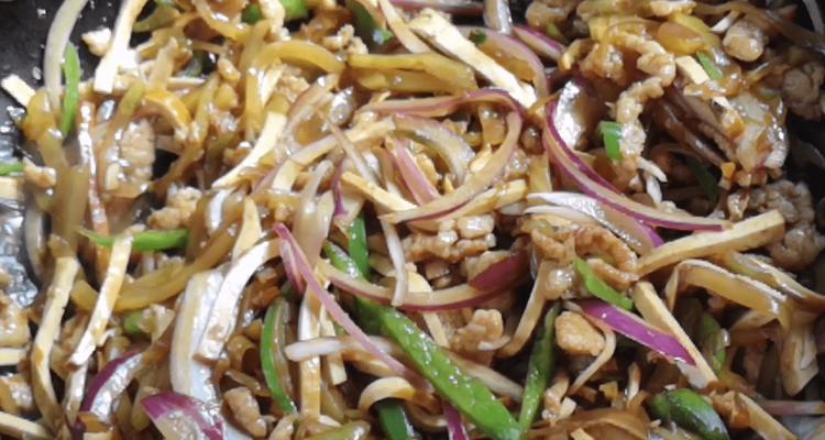 香辣榨菜炒肉丝怎么做？详细步骤和技巧是什么？