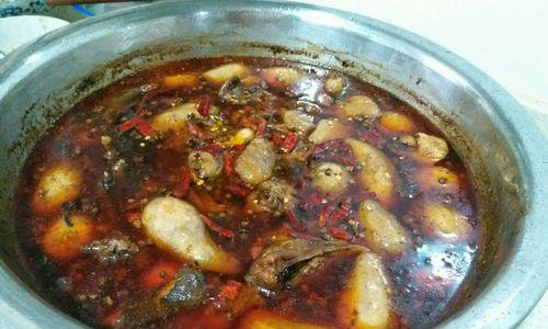 香辣芋儿鸡的做法是什么？如何在家轻松制作？
