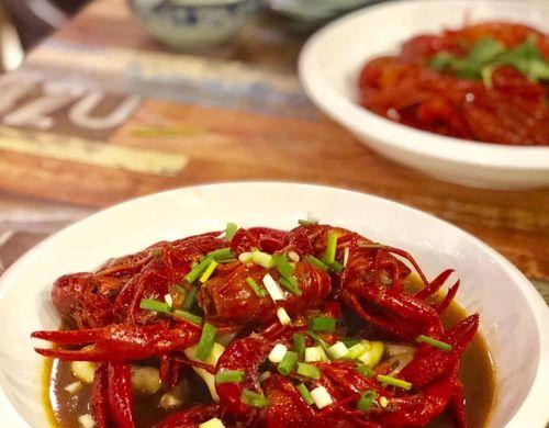 香辣油焖大虾怎么做？详细步骤和技巧是什么？