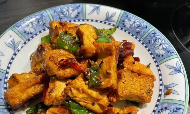 香辣油豆腐怎么做？有哪些步骤和技巧？