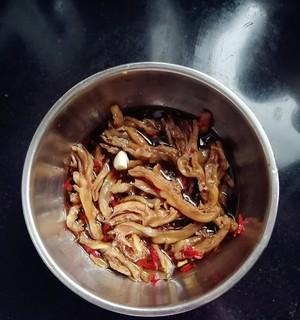 香辣鸭脚怎么做才好吃？详细步骤和技巧是什么？