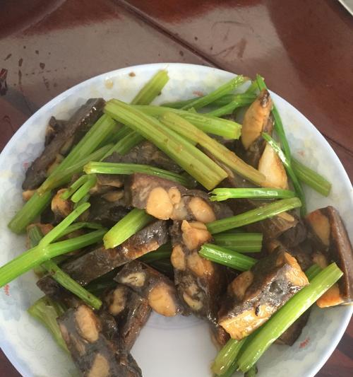 香辣酸豆角炒墨鱼怎么做？步骤和技巧有哪些？