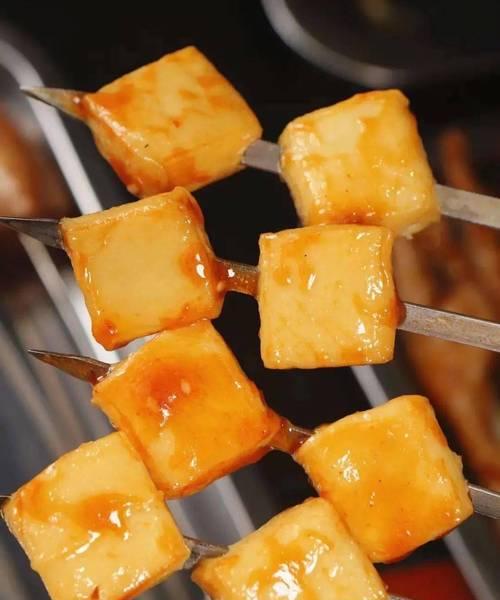 香辣烧烤豆腐串怎么做？有哪些步骤和技巧？