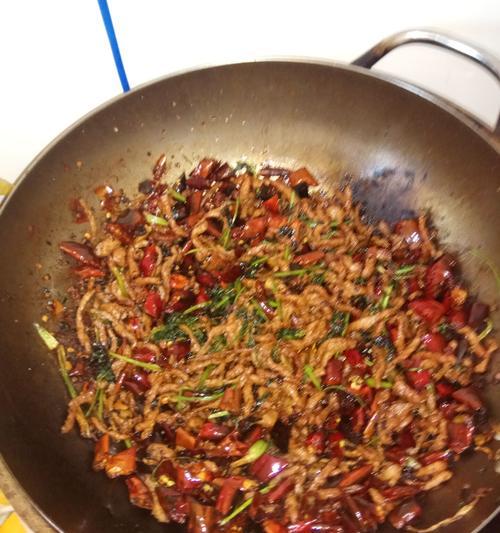 香辣肉丝炒饭怎么做？步骤和技巧有哪些？