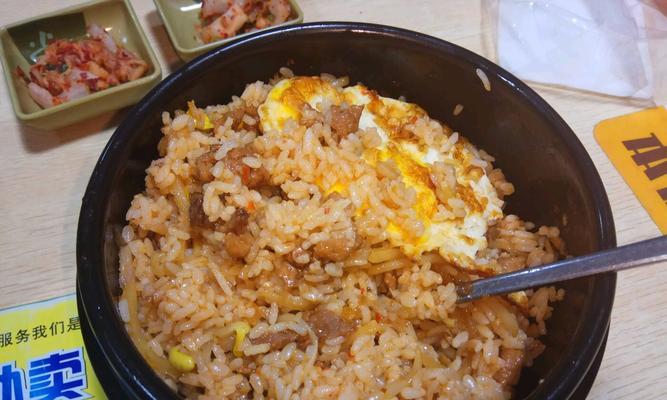 香辣肉丝炒饭怎么做？步骤和技巧有哪些？