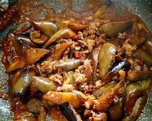 香辣肉末茄子煲怎么做？步骤和技巧有哪些？