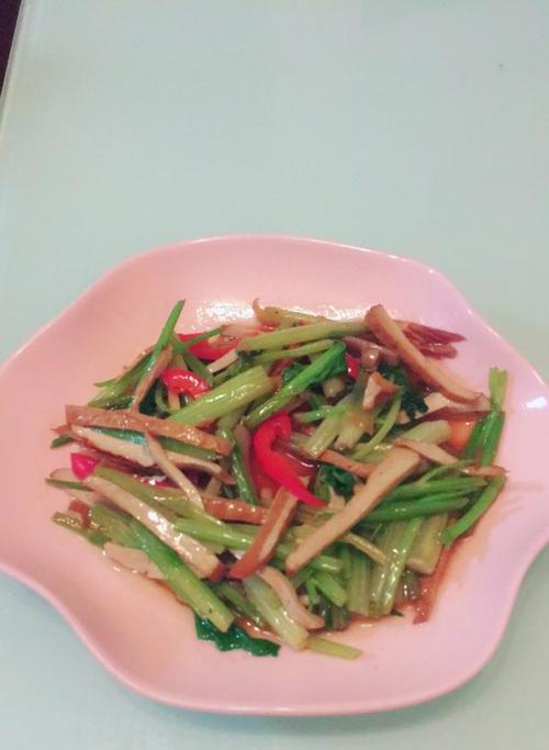 香辣芹菜豆干丝怎么做？步骤和技巧有哪些？