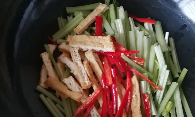 香辣芹菜豆干丝怎么做？步骤和技巧有哪些？