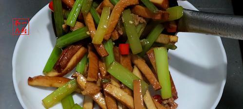 香辣芹菜豆干丝怎么做？步骤和技巧有哪些？