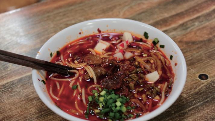 香辣牛肉粉的做法是什么？如何在家轻松制作？