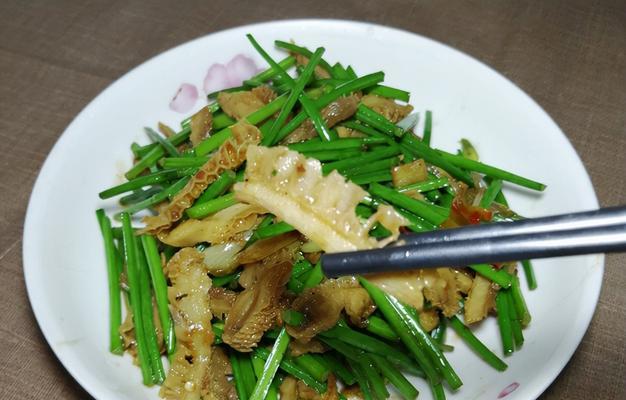 香辣牛肚丝的做法是什么？如何在家轻松制作？