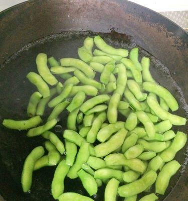 香辣毛豆荚怎么做？有哪些步骤和技巧？