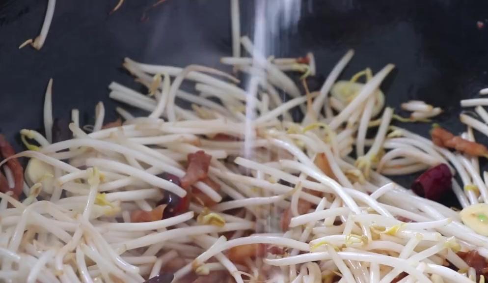 香辣绿豆芽怎么做？有哪些步骤和技巧？