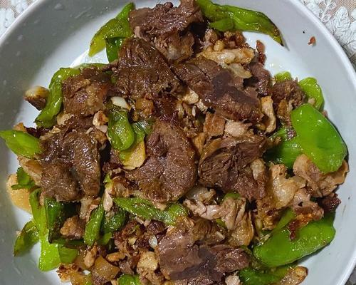 香辣卤牛腱怎么做？详细步骤和技巧是什么？