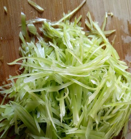 香辣凉拌菜的做法是什么？如何在家轻松制作？