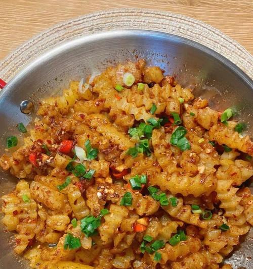 香辣狼牙土豆条怎么做？详细步骤和技巧是什么？