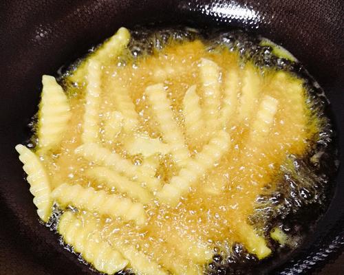 香辣狼牙土豆条怎么做？详细步骤和技巧是什么？