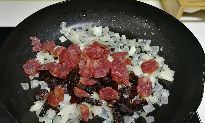 香辣腊肠蛋炒饭怎么做？步骤和技巧有哪些？