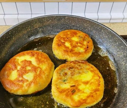 香辣煎饼怎么做？有哪些步骤和技巧？